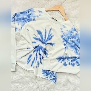 DAVI & DANI Blue and White Lightweight Semi-Cropped Terry Tie-Dye Top